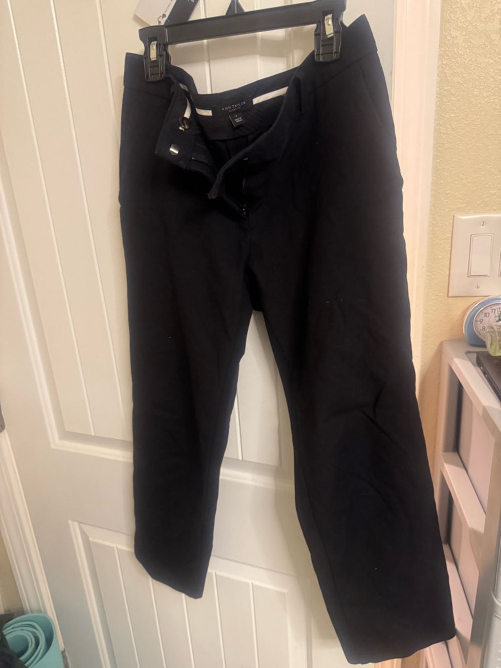 Ann Taylor Black Straight-Leg unisex Pants